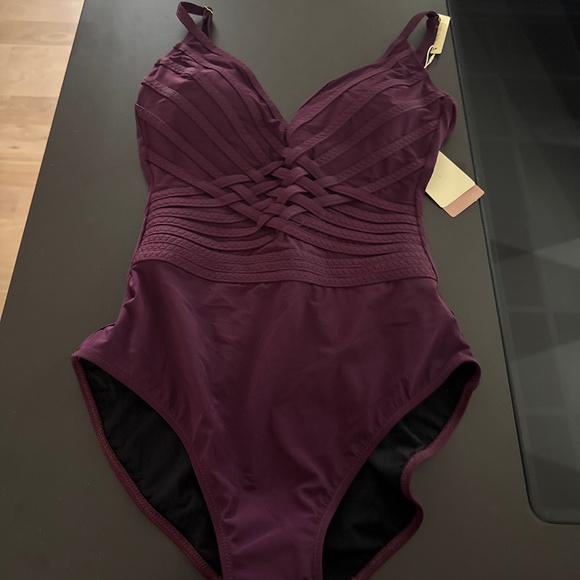 GOTTEX NWT FLATTERING ONE PIECE - Picture 1 of 2